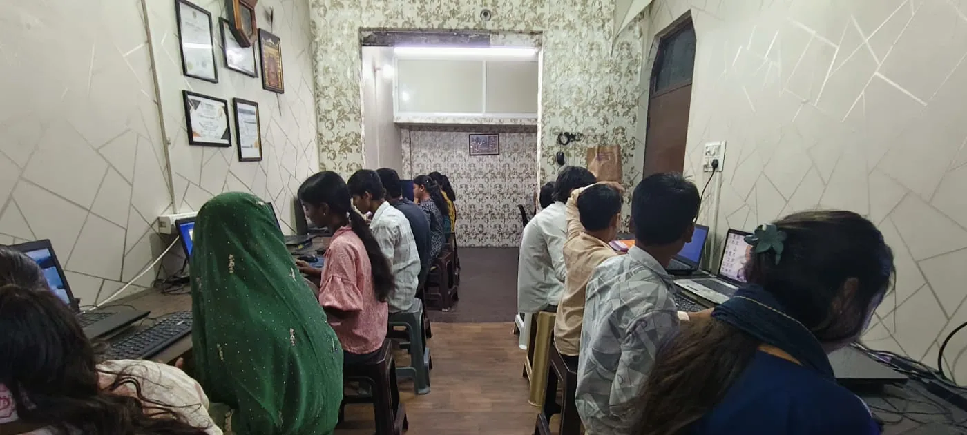 A full practical computer class at MICE